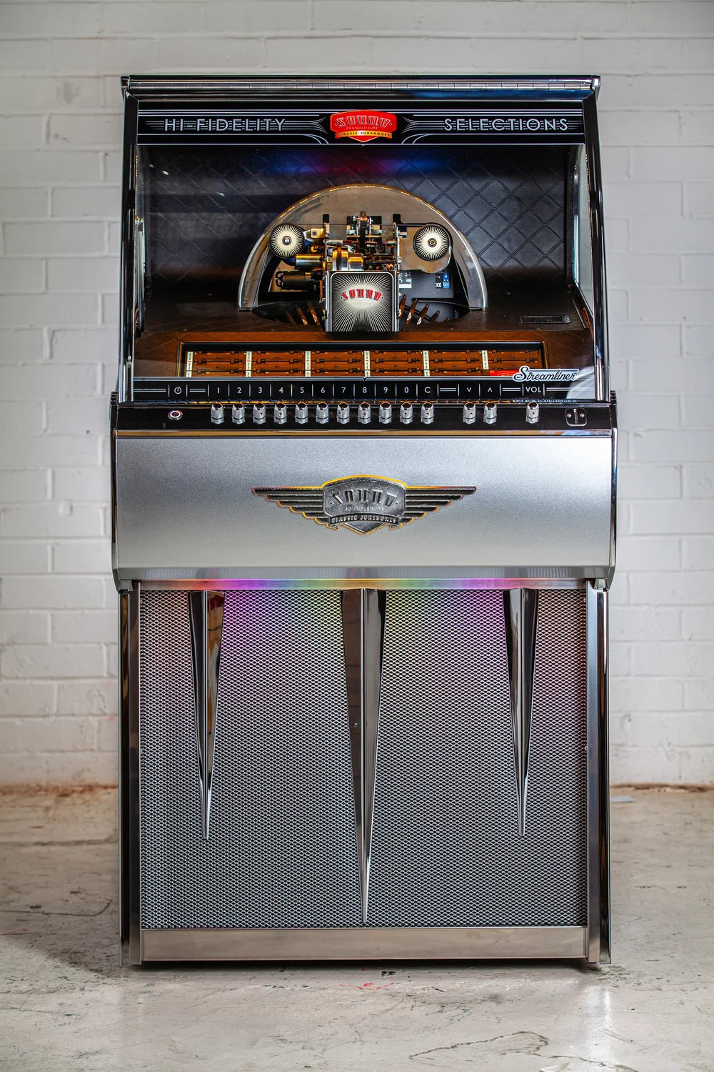 Rocket 45 Vinyl Jukebox Streamliner - Silver